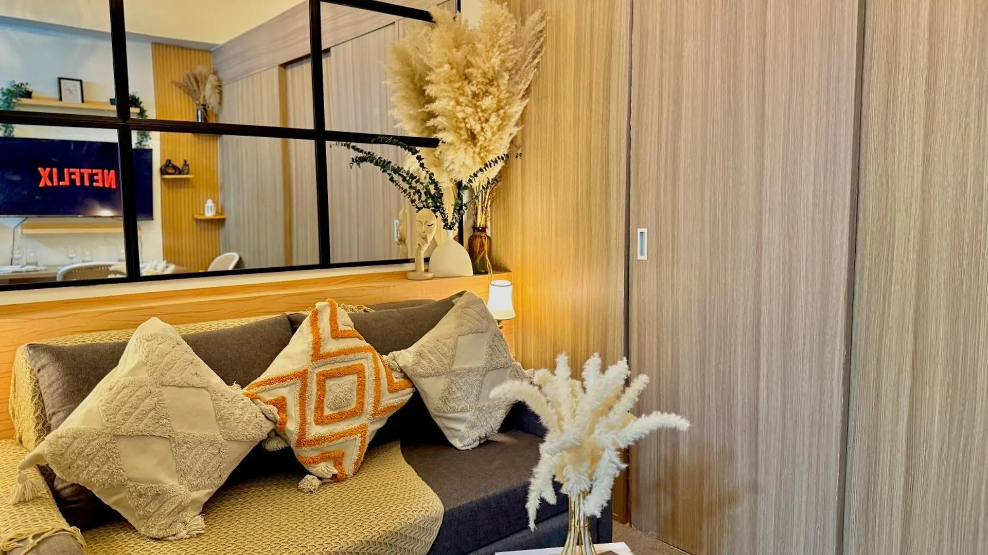 Condo In Moa Arena Near Smx, Airport Wi-Fi Netflix Manila 0*,  Philippines