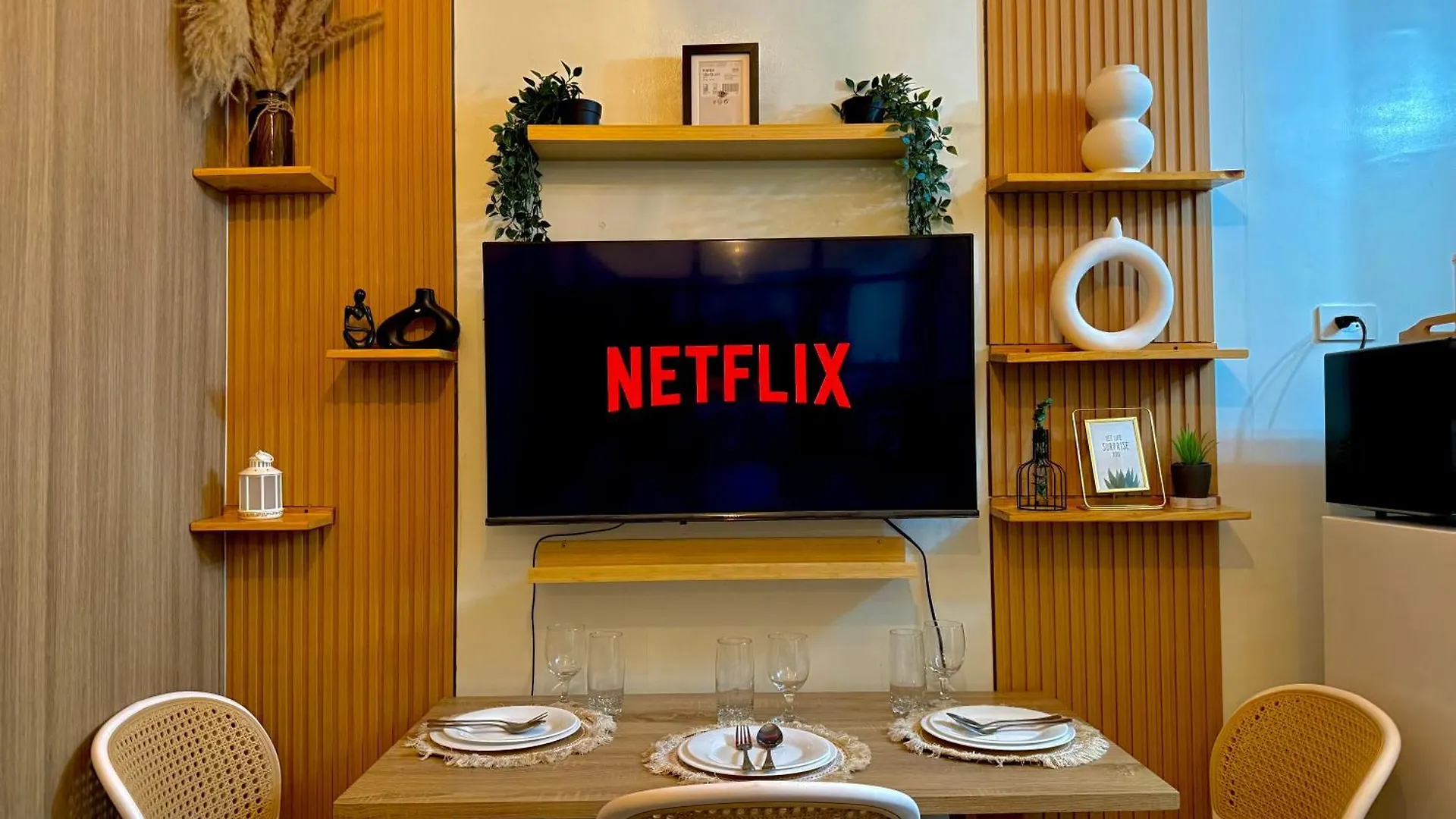 Aparthotel Condo In Moa Arena Near Smx, Airport Wi-Fi Netflix Manila Philippines